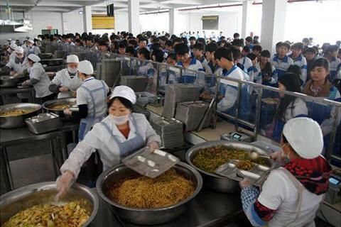 學(xué)校食堂承包這個(gè)近乎被壟斷的賺錢生意，如今卻“開不下去”？